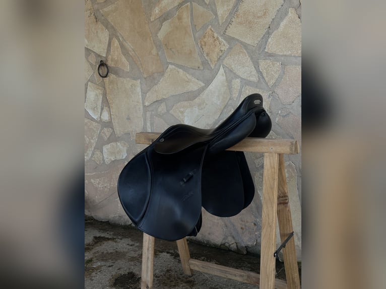 Montura de Salto Nueva