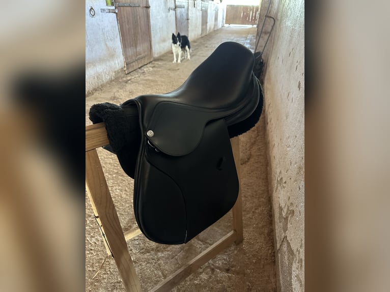 Montura de Salto Nueva
