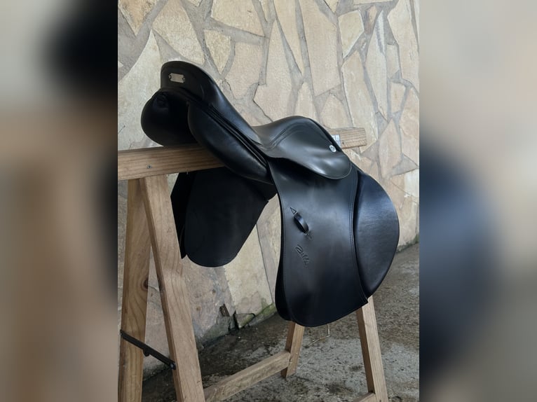 Montura de Salto Nueva