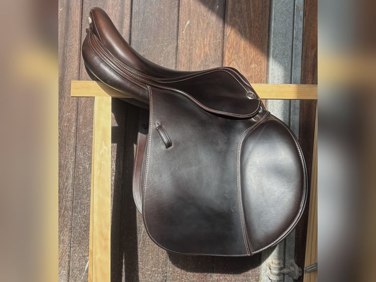 Montura de salto prestige 