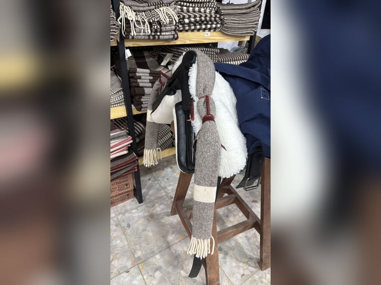Silla vaquera Cojo Rosa nueva sin estrenar