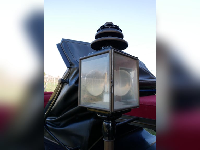 Carruaje de estilo austriaco Bohrer, modelo Landau, finales del siglo XIX