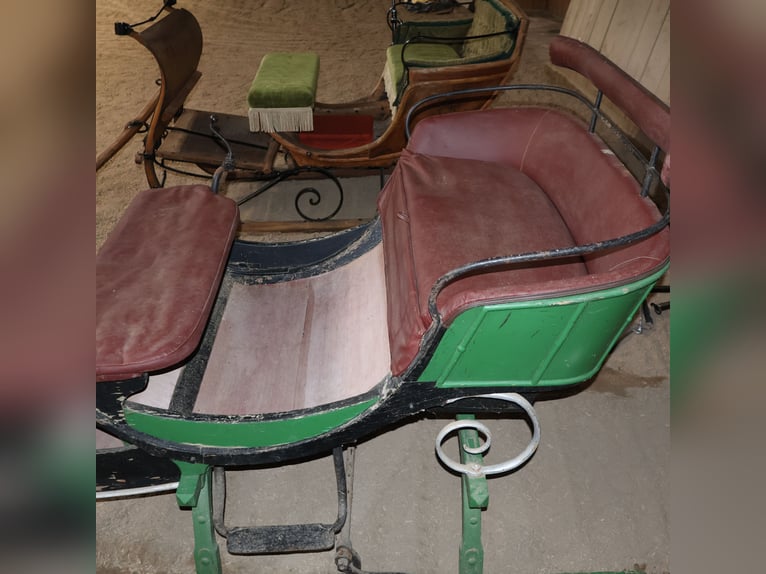 Trineo para caballos, carruaje, carroza antigua, decoración, pieza histórica