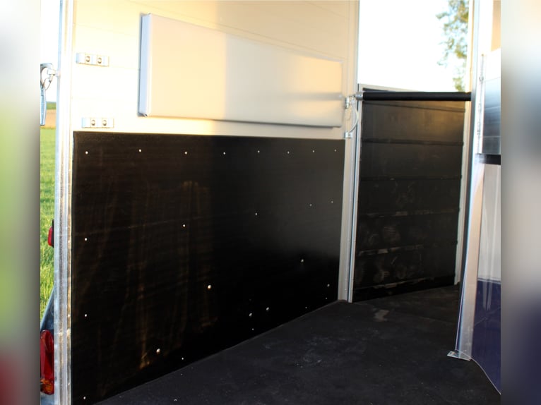 CL Touring Country: Salida frontal, equipamiento completo