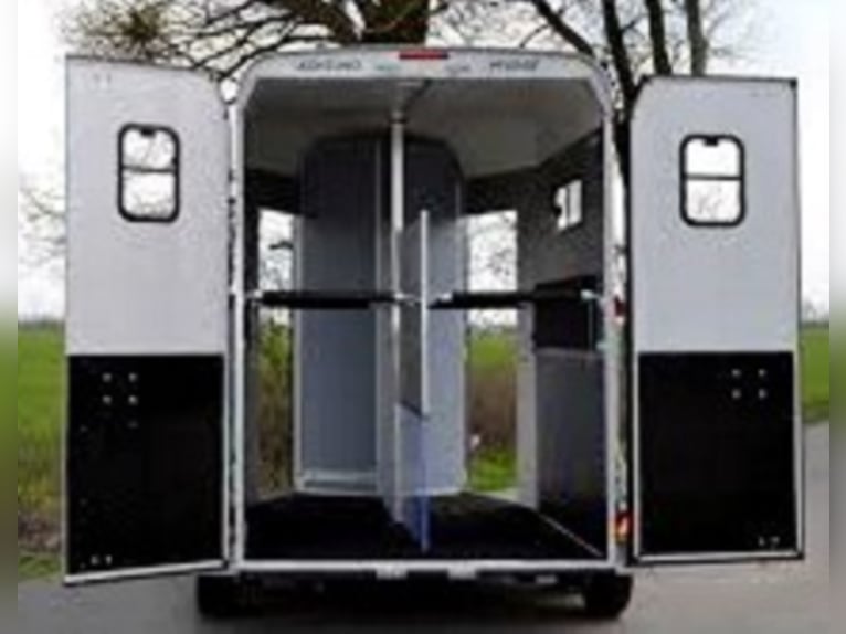 CL Touring Country: Salida frontal, equipamiento completo