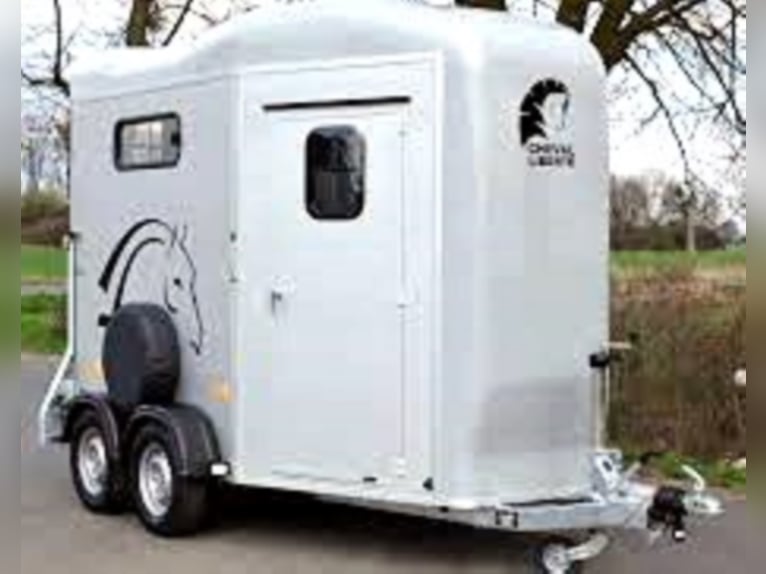 CL Touring Country: Salida frontal, equipamiento completo