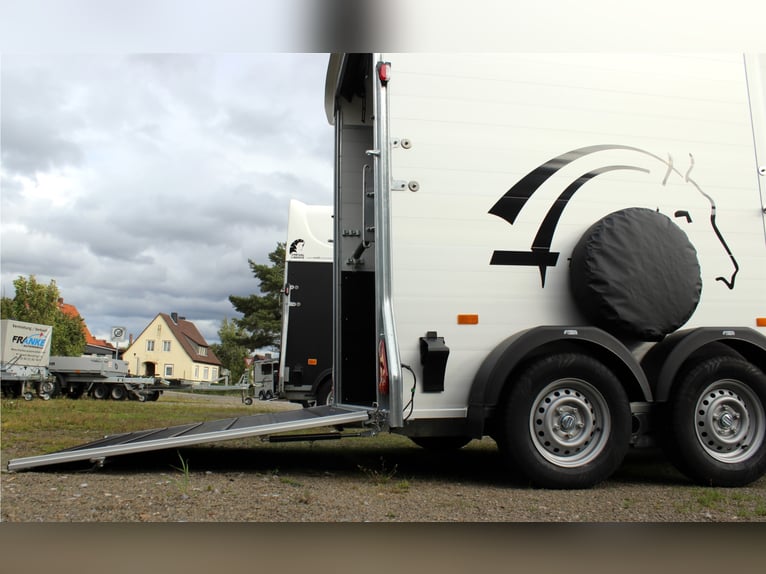 CL Touring Country: Salida frontal, equipamiento completo