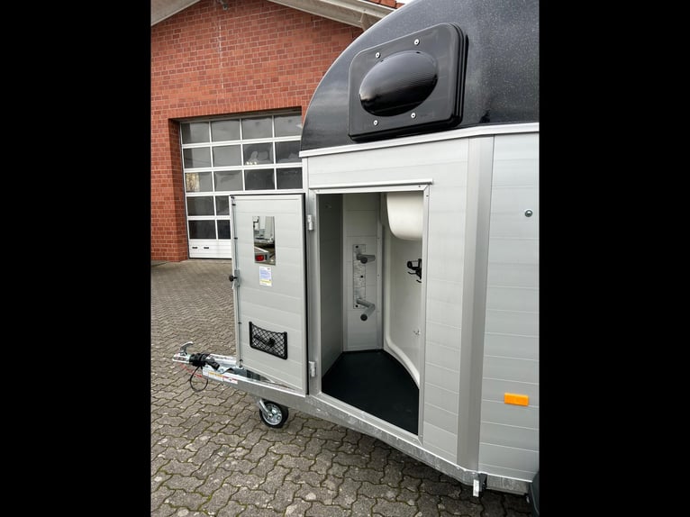 Humbaur Pferdeanhänger Equitos Alu Plus Black 2000 2,0t Sattelkammer 100km/h Hecktür schwenkbar