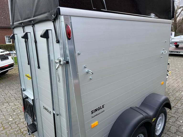 Humbaur Pferdeanhänger Single Alu Black 1600 1,6t Sattelkammer 100km/h