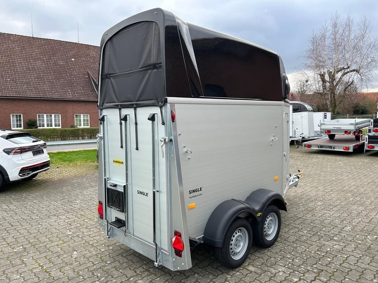 Humbaur Pferdeanhänger Single Alu Black 1600 1,6t Sattelkammer 100km/h