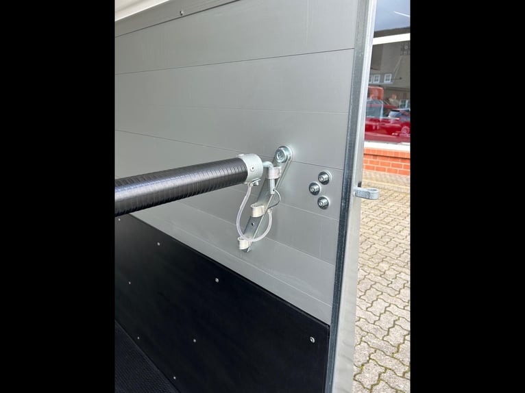 Humbaur Pferdeanhänger Single Alu Black 1600 1,6t Sattelkammer 100km/h