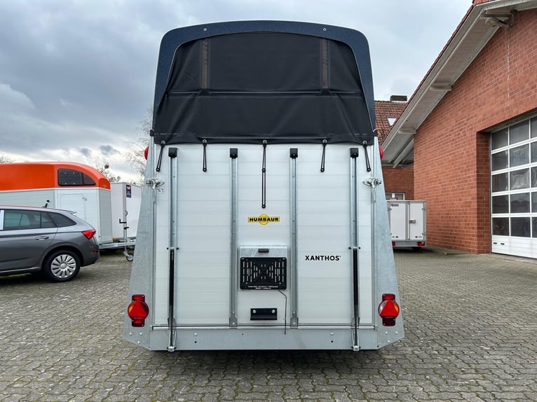 Humbaur Pferdeanhänger Xanthos 2400 2,4t Sattelkammer 100km/h Dark Blue
