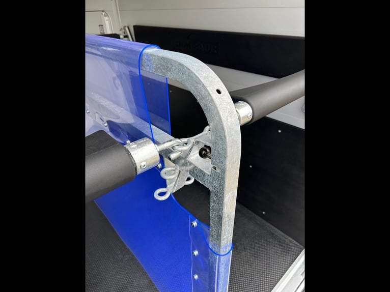 Humbaur Pferdeanhänger Xanthos Aero 2400 2,4t Sattelkammer 100km/h Black