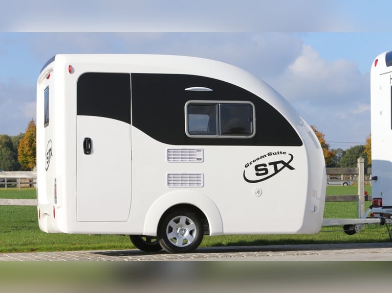 Suite de cuidado para caballos STX Groom, año 2021