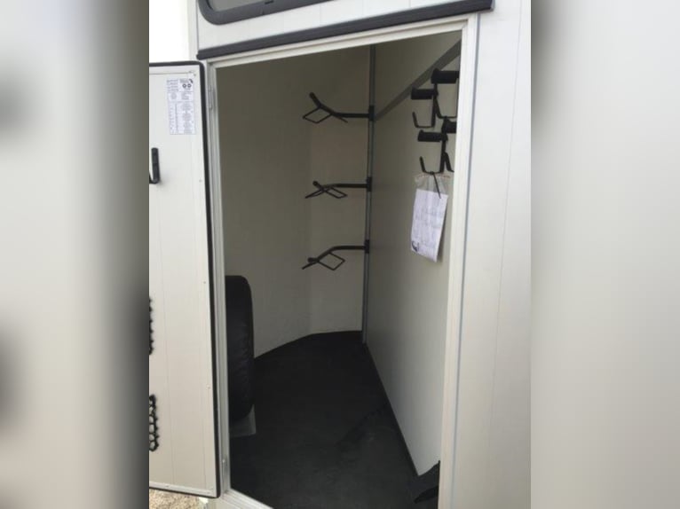 Cheval Liberte Minimax / Maxi 3, ideal para 3 caballos, con vestuario, salida frontal