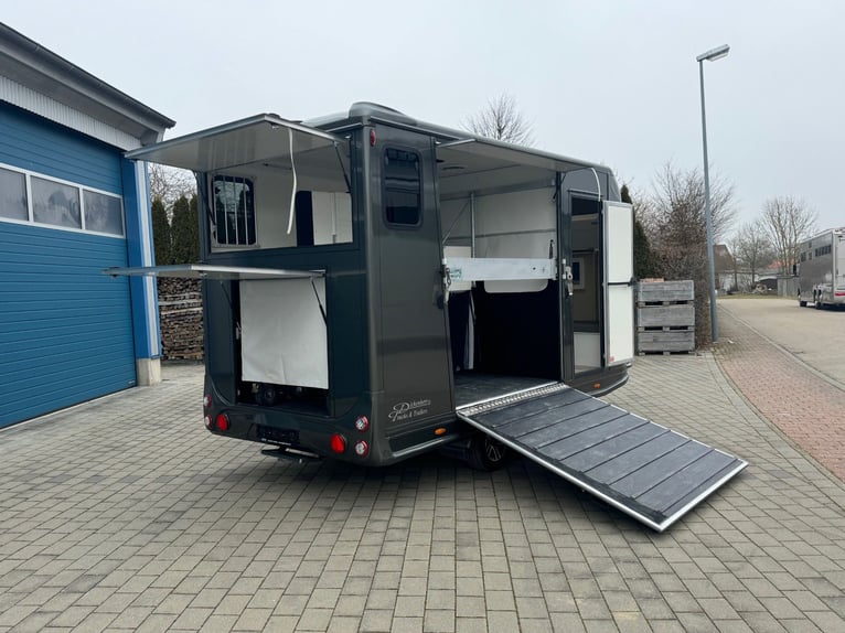 Pferdeanhänger Pferdetransporter DT Trailer 2 Pferde mit Wohnung/Sattelschrank Viehtransporter