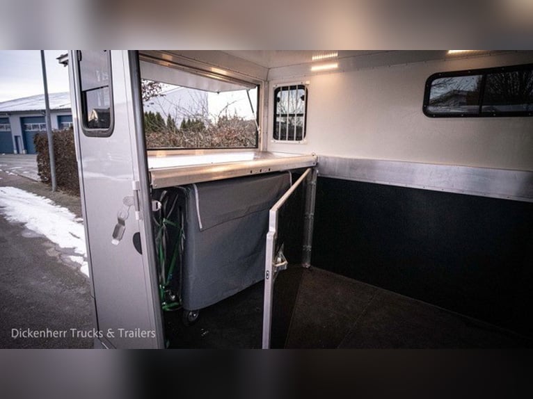 Remolque para 2 caballos con compartimento de vivienda y ducha - Transporte de caballos - Camión