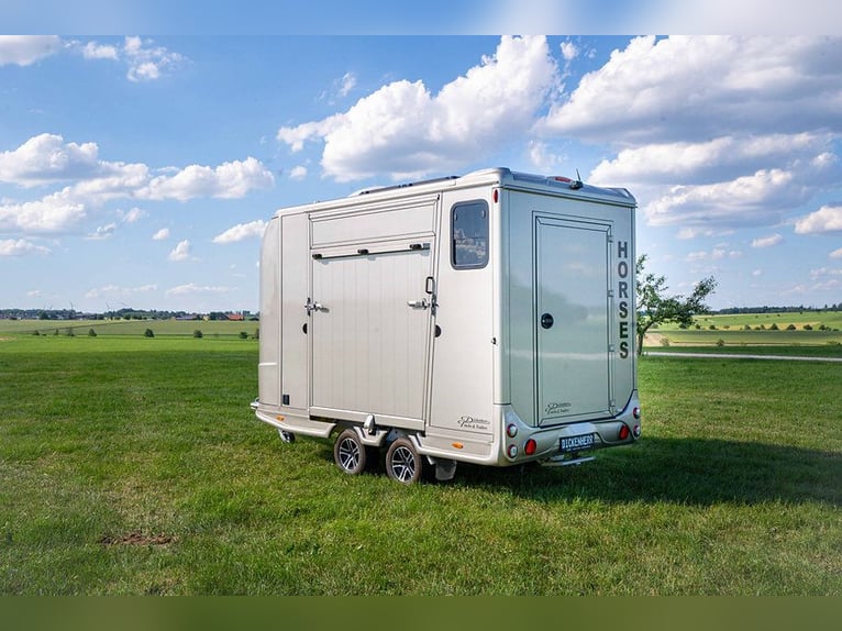 Remolque para caballos con 2 rampas, climatización en la cabina, sistema solar autónomo, para sement