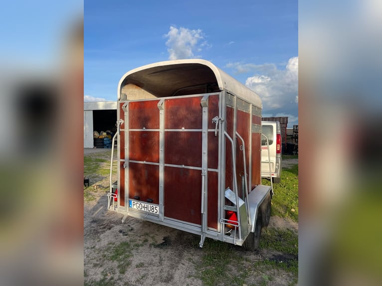 Remolque para el transporte de dos caballos