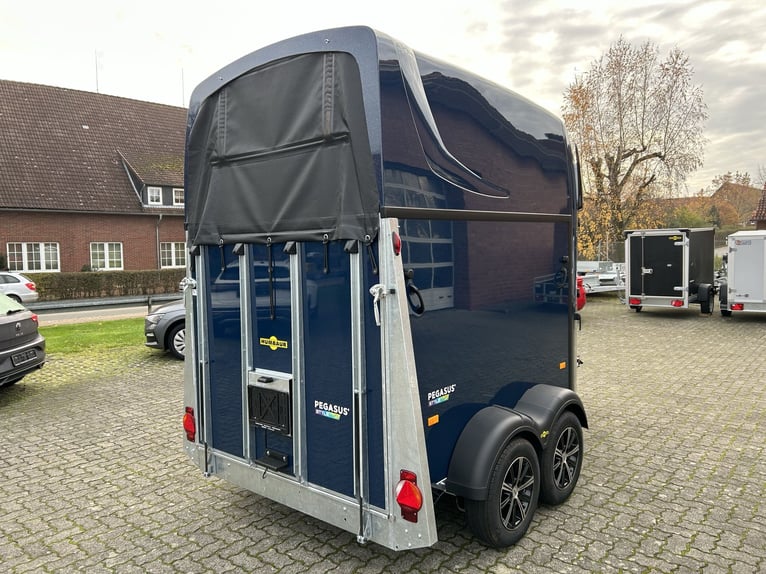 Humbaur Pferdeanhänger Pegasus Style 2700 S 2,7t Sattelkammer 100km/h Dark Blue
