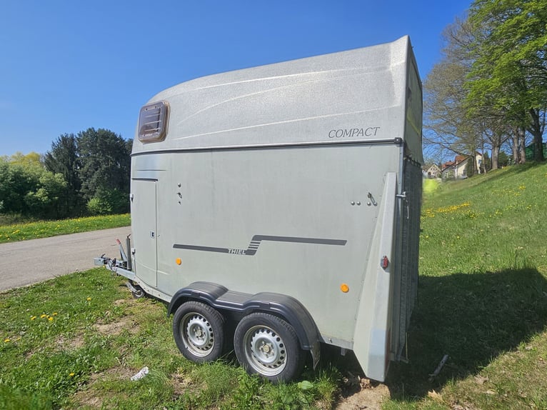 Remolque para 2 caballos bien cuidado, Reuter/Thiel Compact