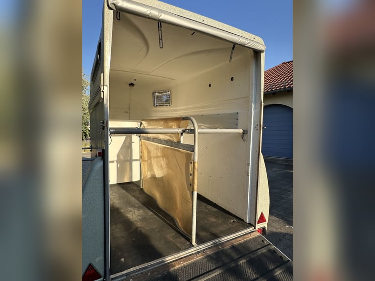 Remolque para caballos Böckmann Top Master con plataforma de aluminio y compuerta de carga Easy Exit