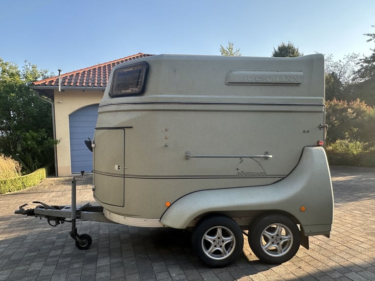 Remolque para caballos Böckmann Top Master con plataforma de aluminio y compuerta de carga Easy Exit
