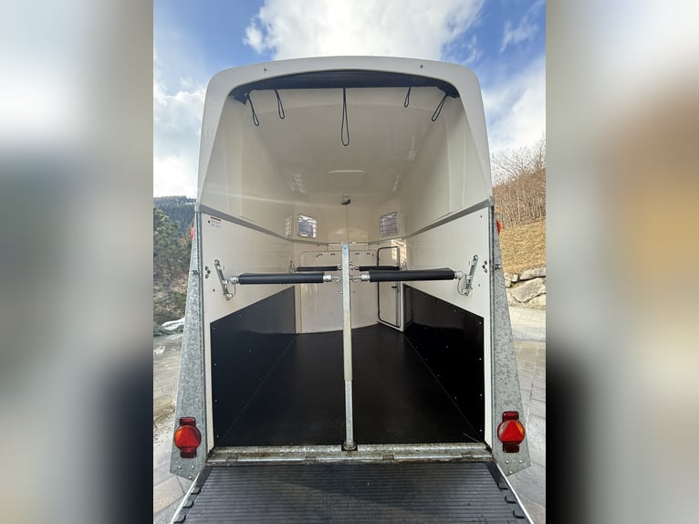 Remolque para caballos Humbaur Zephir AERO de 2 plazas
