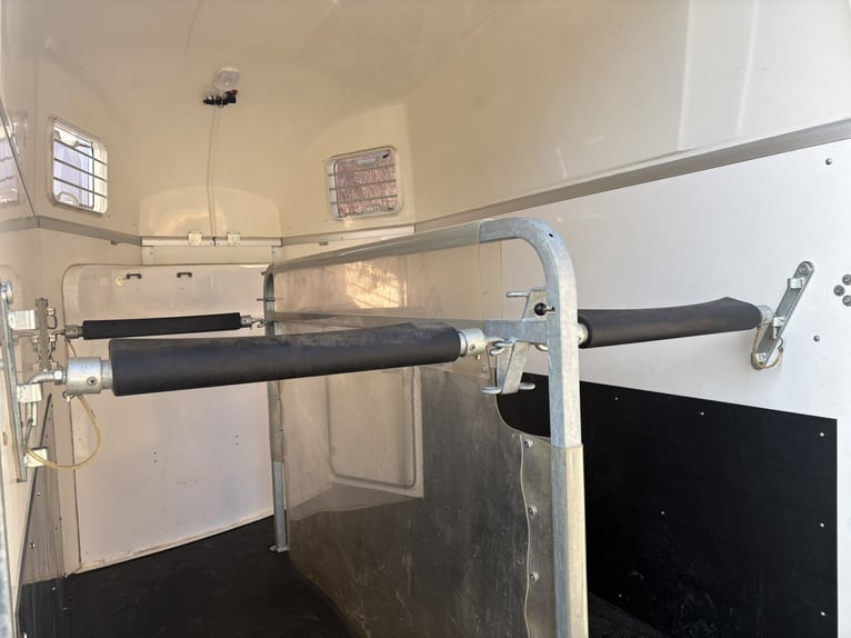 Remolque para caballos Humbaur Zephir AERO de 2 plazas