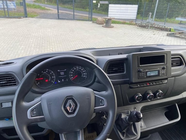 Transportista de caballos: Renault Master 2024