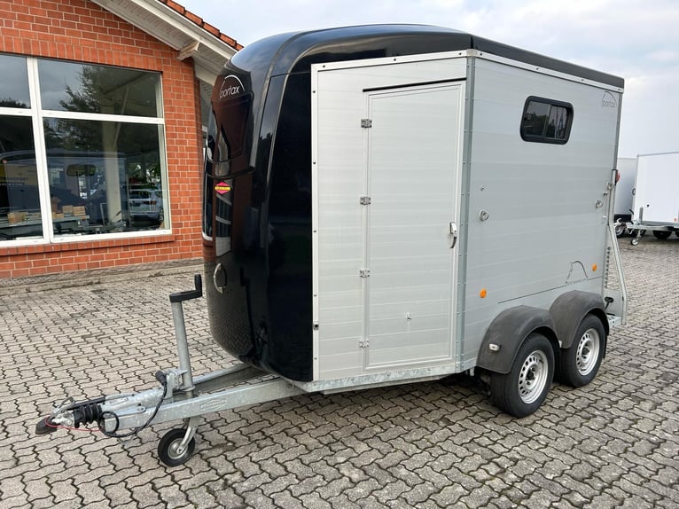 Böckmann Portax E Pferdeanhänger 2,4t Satttelkammer 100km/h Hecktür schwenkbar 