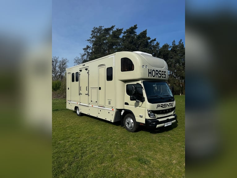 Camión para caballos Mitsubishi Fuso PRENTKI 2026