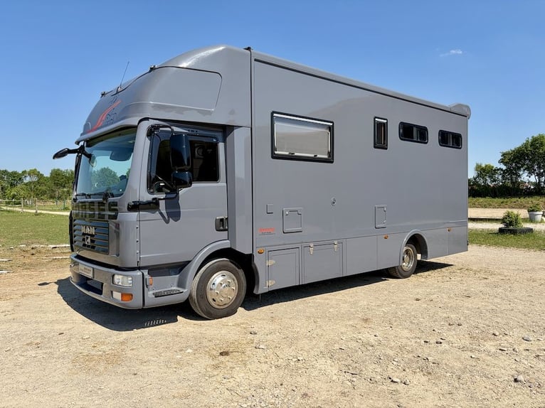 Camión de transporte de caballos MAN TGL 8.180, para 4 caballos, con vivienda integrada, transmisión