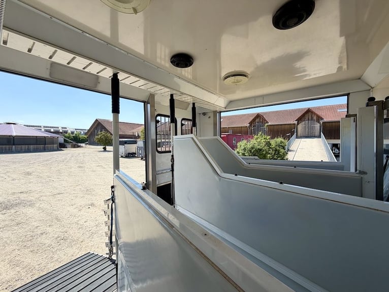 Camión de transporte de caballos MAN TGL 8.180, para 4 caballos, con vivienda integrada, transmisión