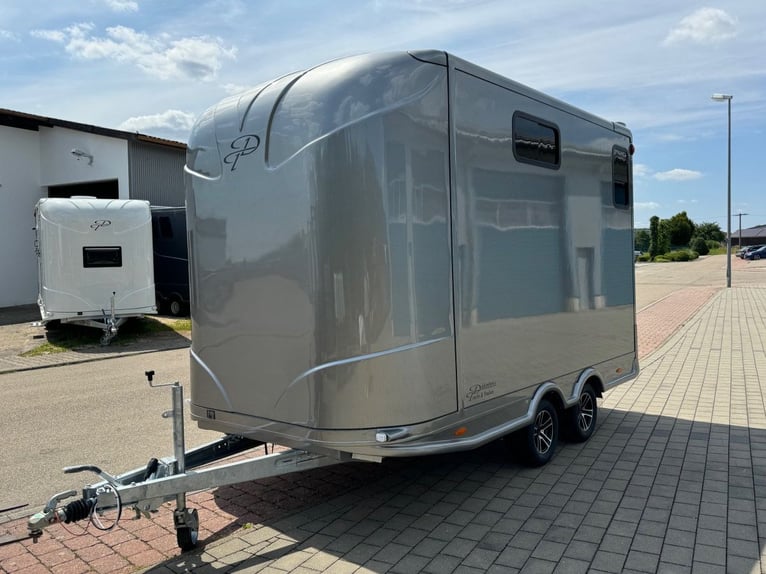 Pferdetransporter DT 2 Pferdeanhänger 2,7t Sattelkammer Trailer PKW Horsetrailer