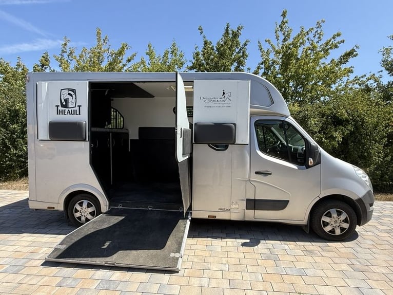 THEAULT PROTEO 3,5 t – 5 plazas – solo 85.000 km – transportín de caballos bien cuidado