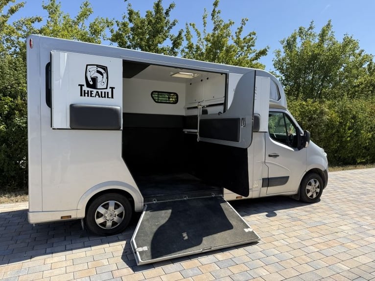 THEAULT PROTEO 3,5 t – 5 plazas – solo 85.000 km – transportín de caballos bien cuidado