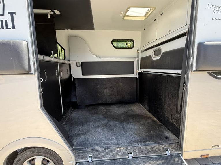 THEAULT PROTEO 3,5 t – 5 plazas – solo 85.000 km – transportín de caballos bien cuidado