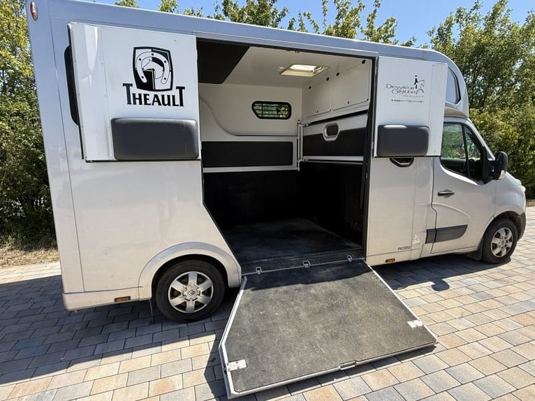 THEAULT PROTEO 3,5 t – 5 plazas – solo 85.000 km – transportín de caballos bien cuidado