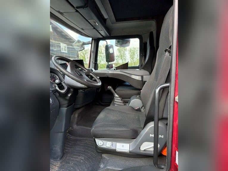 Transportador de 3 caballos con zona de vivienda, capacidad de 7,5 toneladas