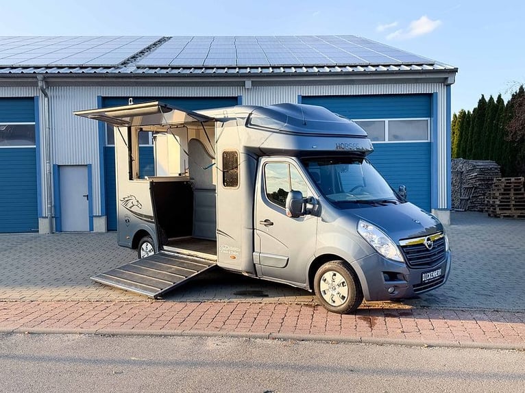 Transportín para caballos de 5 plazas, automático, con solo 80.300 km, Opel Movano, aire acondiciona
