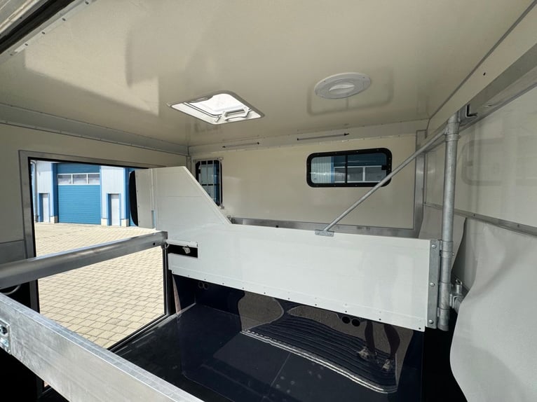 Transportín para caballos DT 2, remolque para 2 caballos, 2,7 toneladas, vestuario, remolque para co