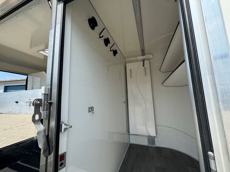 Transportín para caballos DT 2, remolque para 2 caballos, 2,7 toneladas, vestuario, remolque para co
