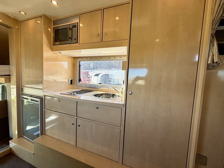 Camión MAN 15.280 Gimmel, transporte de caballos con vivienda, aseo y ducha, para 5 caballos, caja d