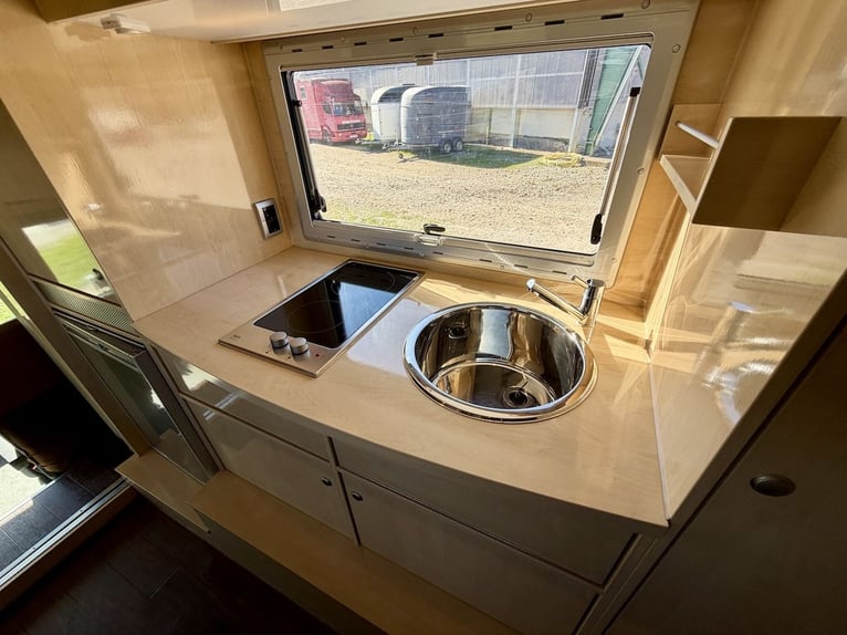 Camión MAN 15.280 Gimmel, transporte de caballos con vivienda, aseo y ducha, para 5 caballos, caja d