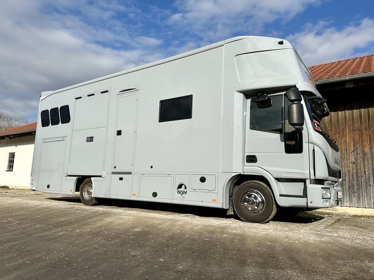 IVECO 100E RJH Ecoline Pferdetransporter LKW TOP 4 Pferde Wohnung WC Dusche