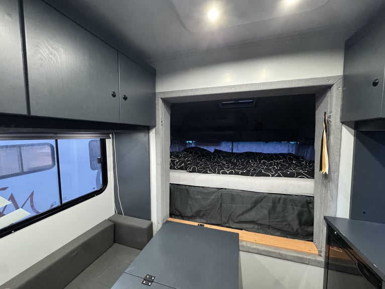Mercedes-Benz Actros 1831 para 2-3 caballos o para convertirlo en autocaravana