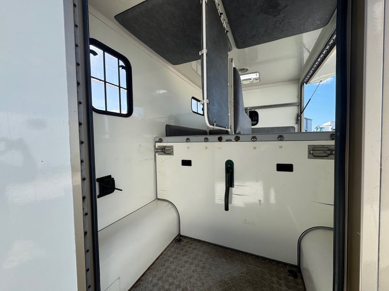 Pferdetransporter Paragan Excelsion 5 Sitzer 81000Km Klima Viehtransporter Horsebox  Horsevan 