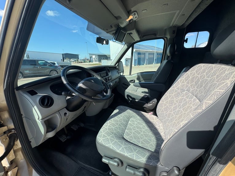 Pferdetransporter Paragan Excelsion 5 Sitzer 81000Km Klima Viehtransporter Horsebox  Horsevan 
