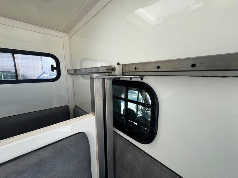 Pferdetransporter Paragan Excelsion 5 Sitzer 81000Km Klima Viehtransporter Horsebox  Horsevan 
